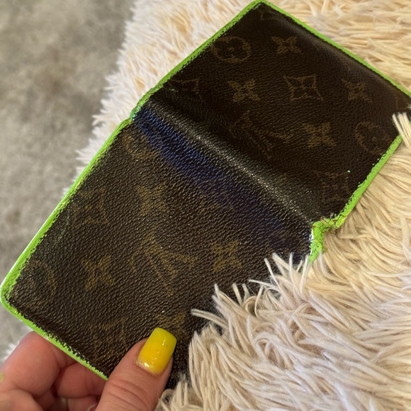 Hand painted LV wallets. 2 separate - Picture 14 of 16